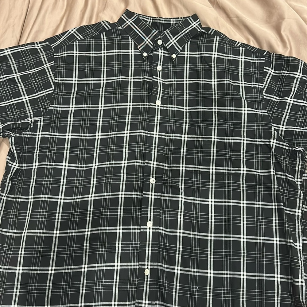 Men’s Black and White Plaid Collared Button-Up Shirt Size XL
